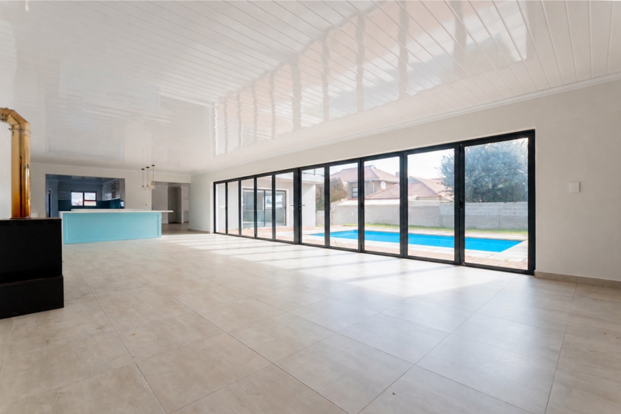6 Bedroom Property for Sale in Myburgh Park Western Cape